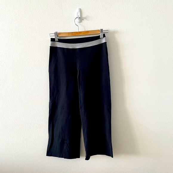 Lululemon black wide leg crop yoga pants. Size 4. White mesh detailing. - Picture 1 of 8